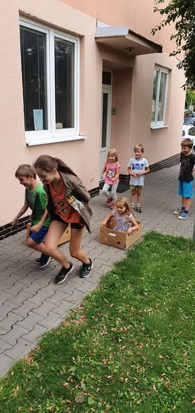 Malé ohlédnutí za podvečerem a nocí v knihovně